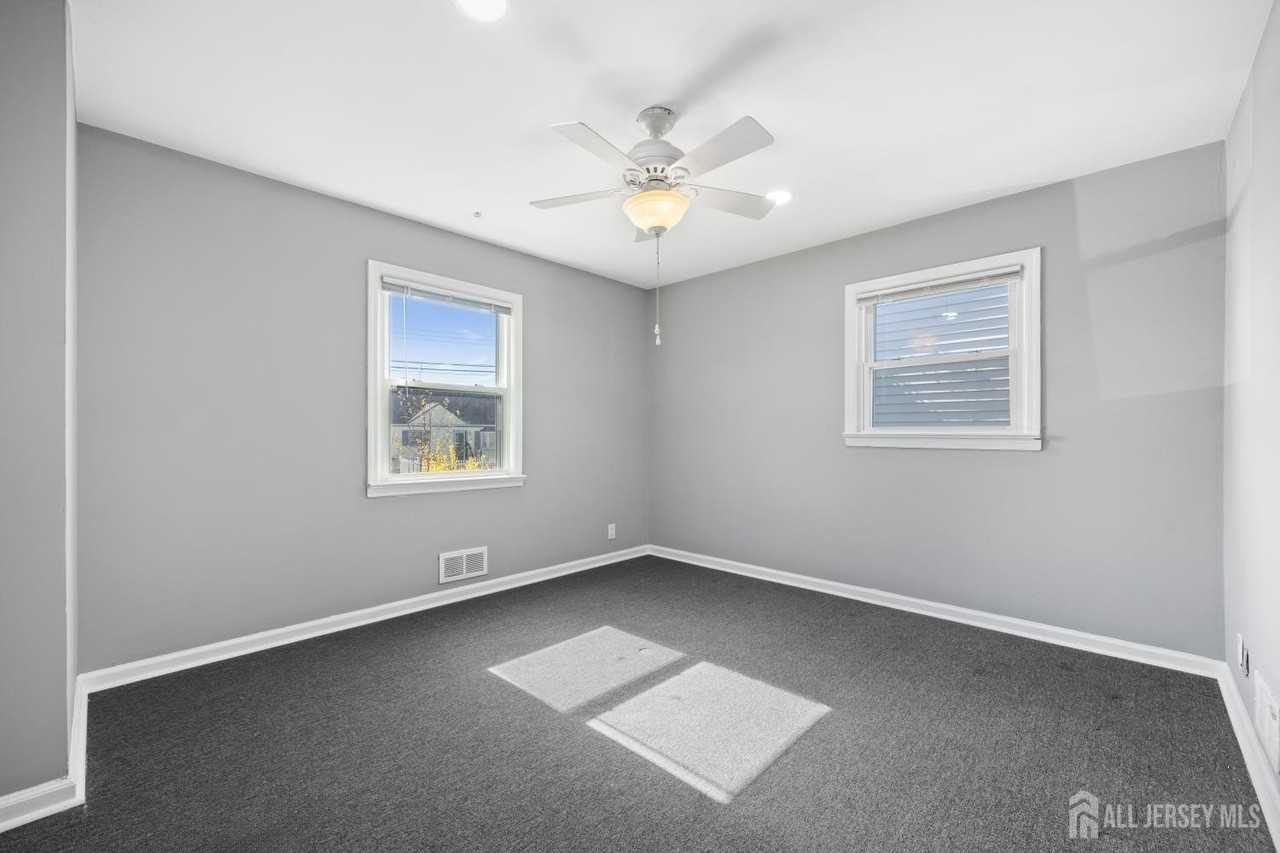48 Buchanan Ave - Photo 7 of 32