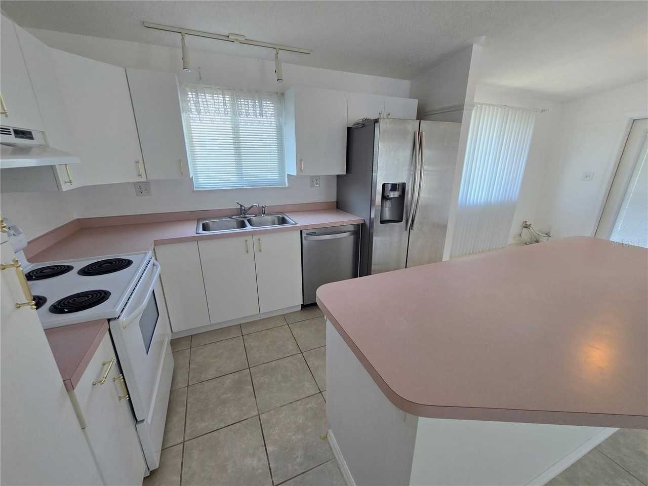 2804 Avenue C - Photo 4 of 19