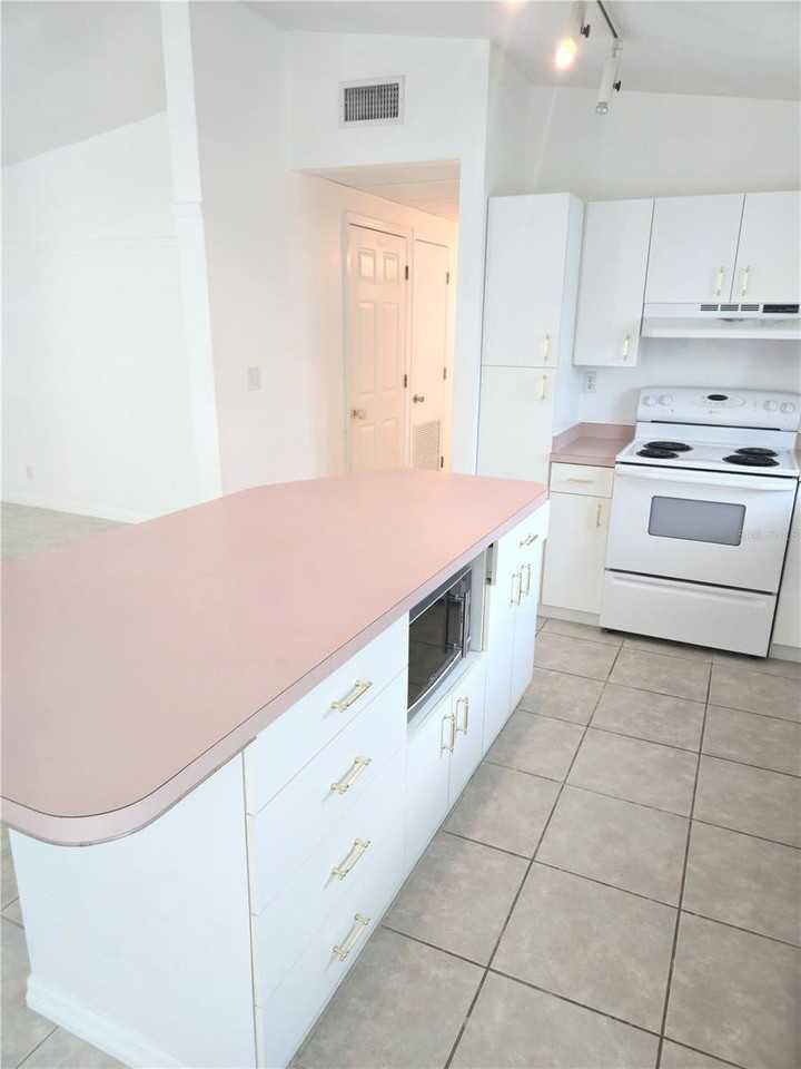 2804 Avenue C - Photo 5 of 19