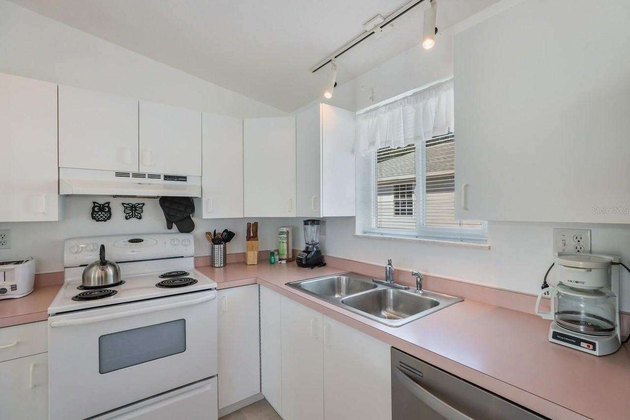 2804 Avenue C - Photo 6 of 19