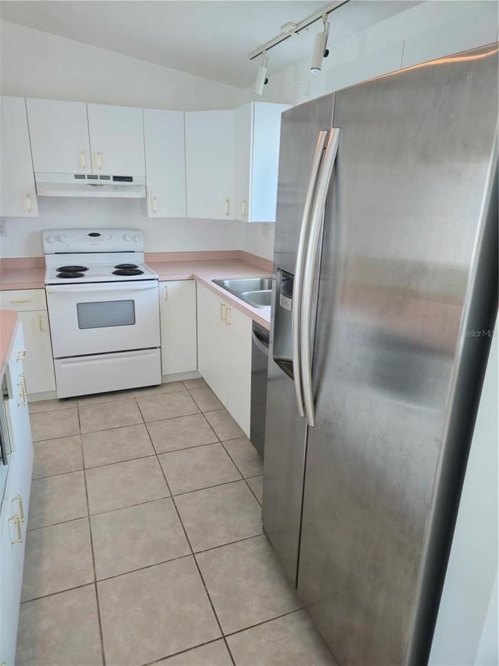 2804 Avenue C - Photo 7 of 19