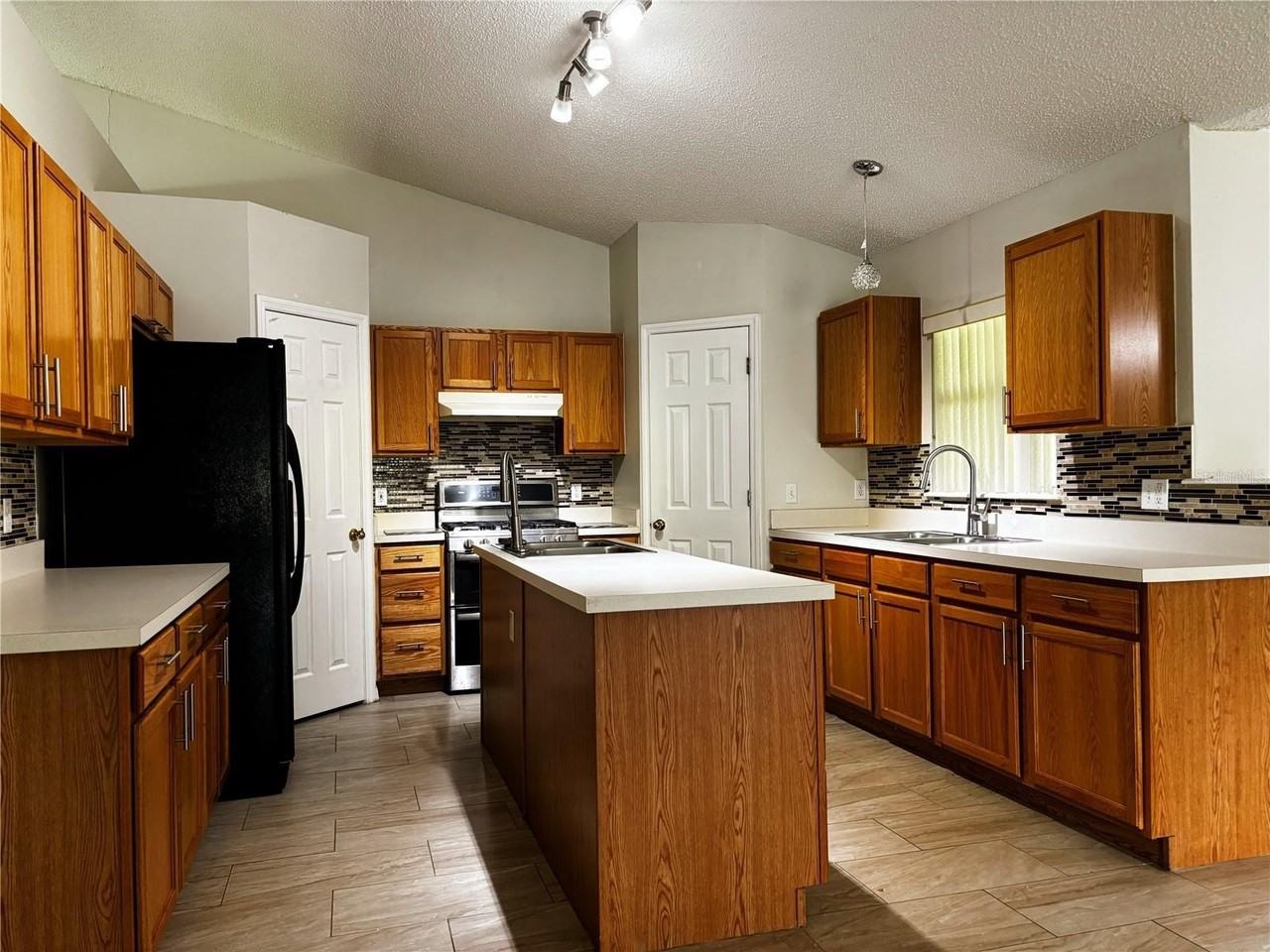 8 Botany Ln - Photo 2 of 14