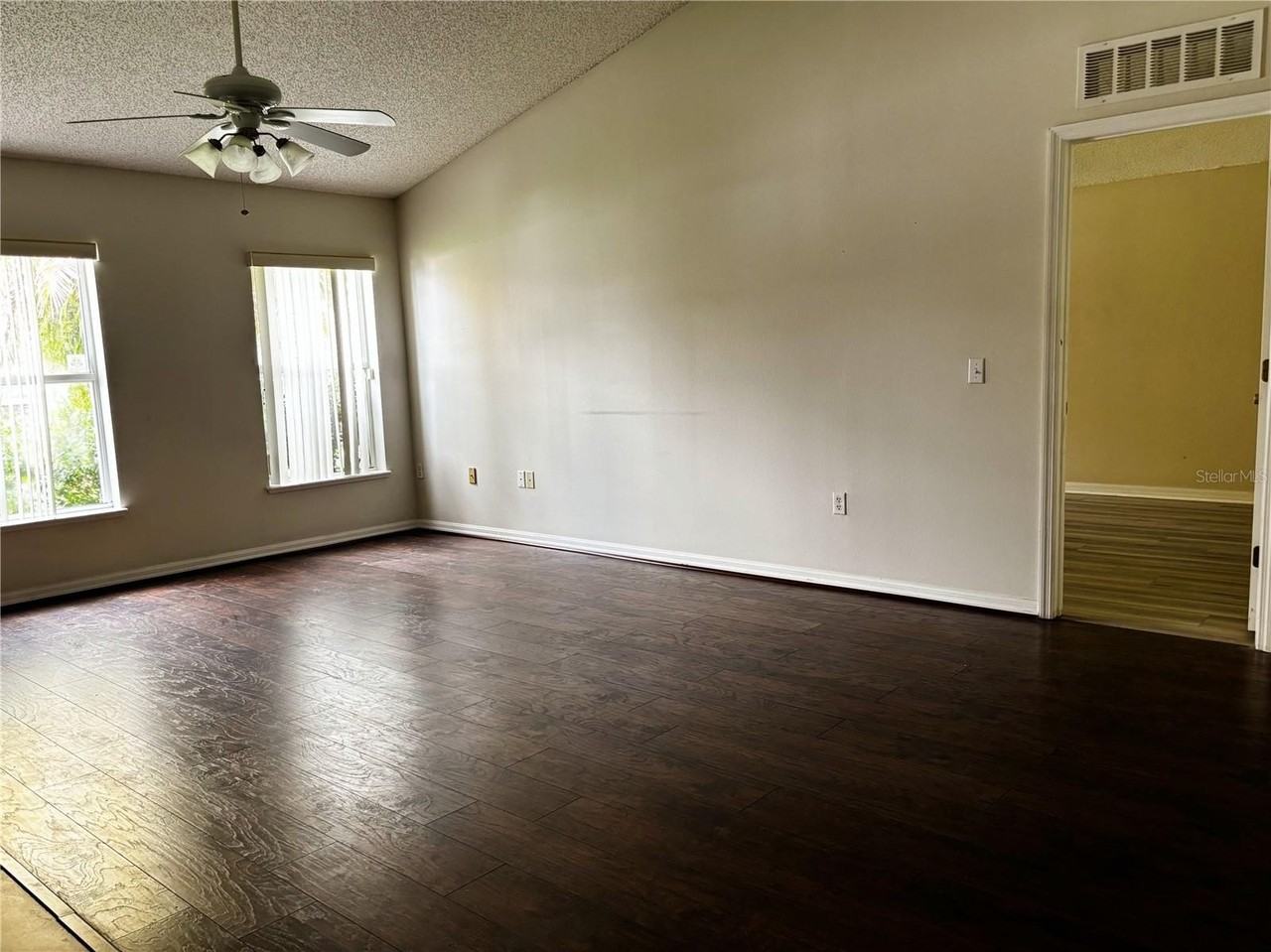 8 Botany Ln - Photo 6 of 14