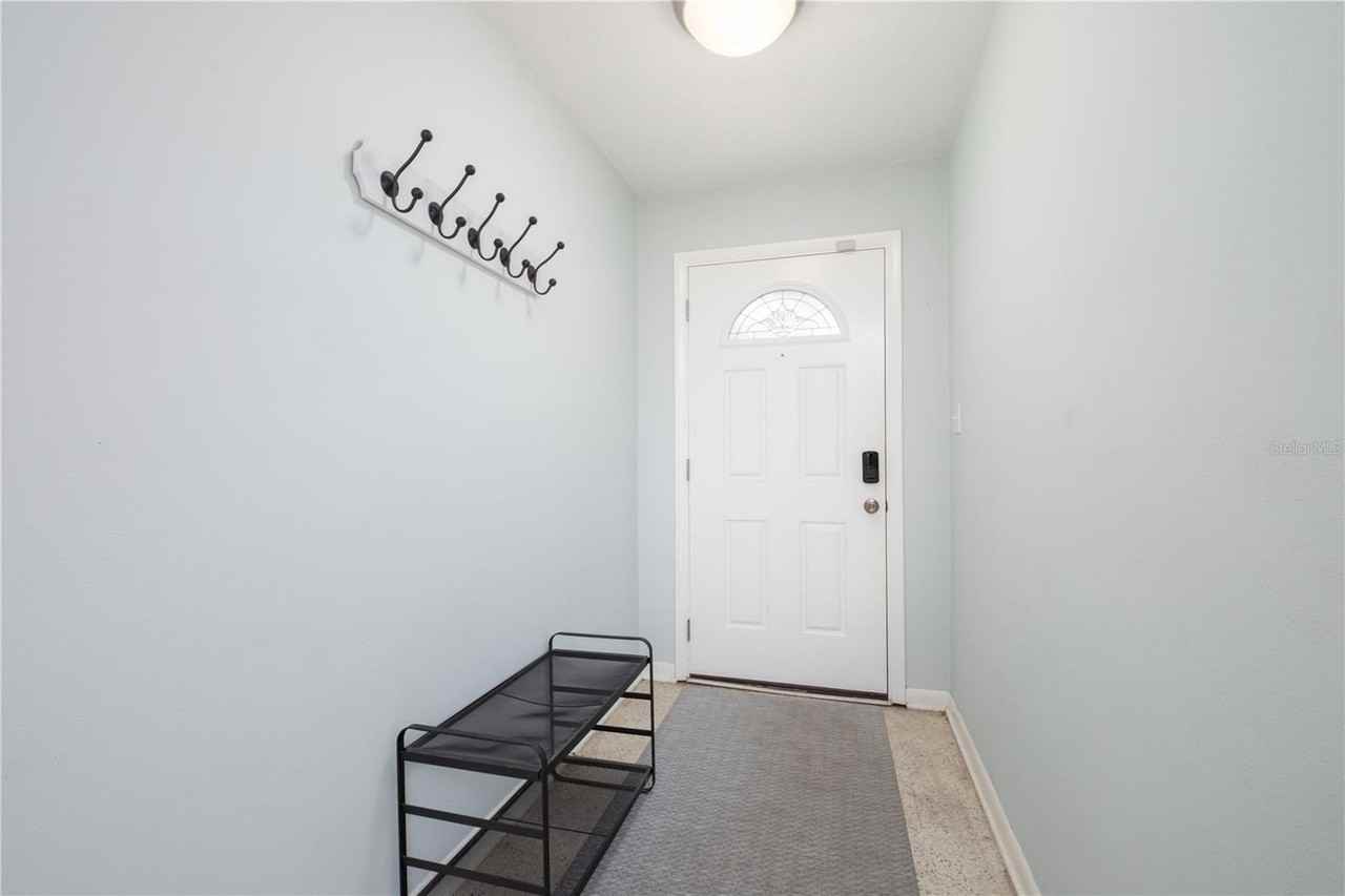 729 Nw 34th St - Photo 3 of 32
