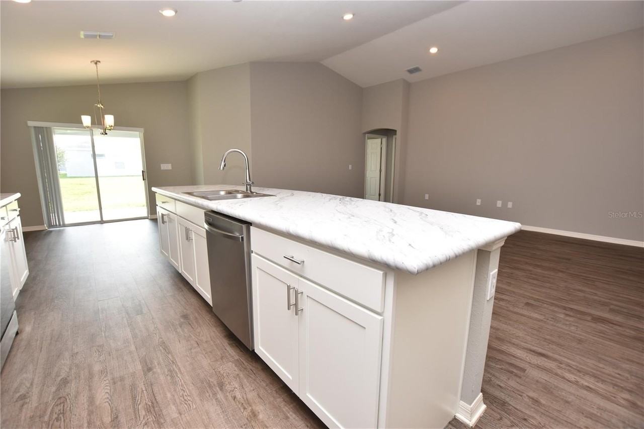 749 Daphne Dr - Photo 4 of 35