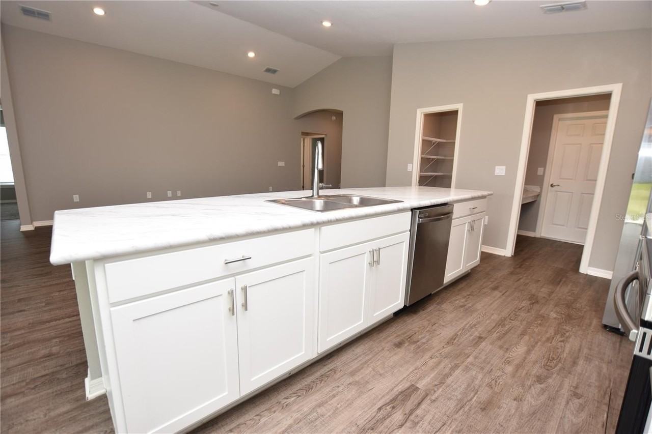 749 Daphne Dr - Photo 6 of 35