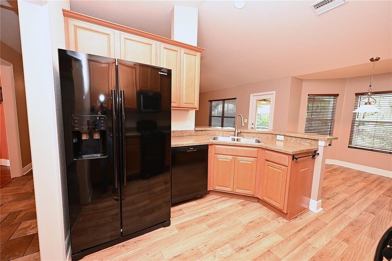 1631 Taylor Landing Dr - Photo 3 of 41