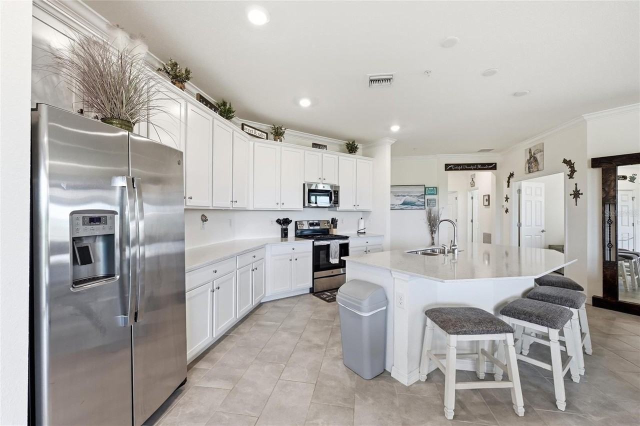 10047 Crooked Creek Dr #201 - Photo 4 of 50