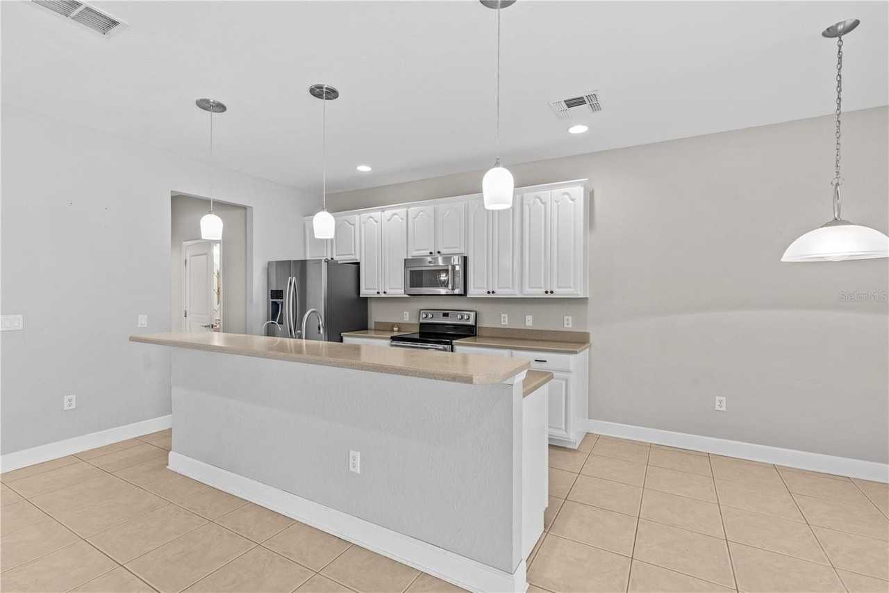 8302 Riverdale Ln - Photo 6 of 24