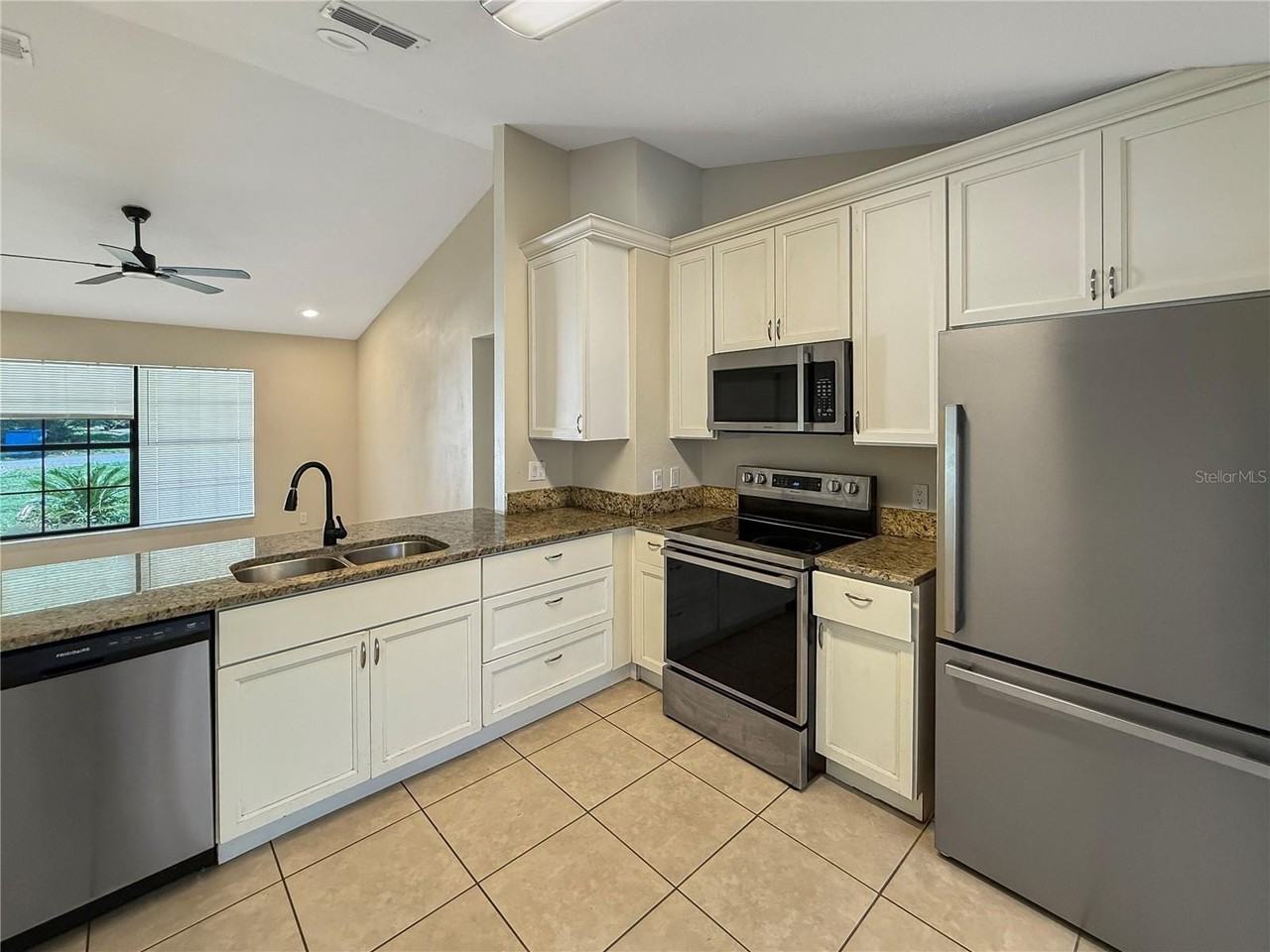 1340 4th St - Photo 4 of 28