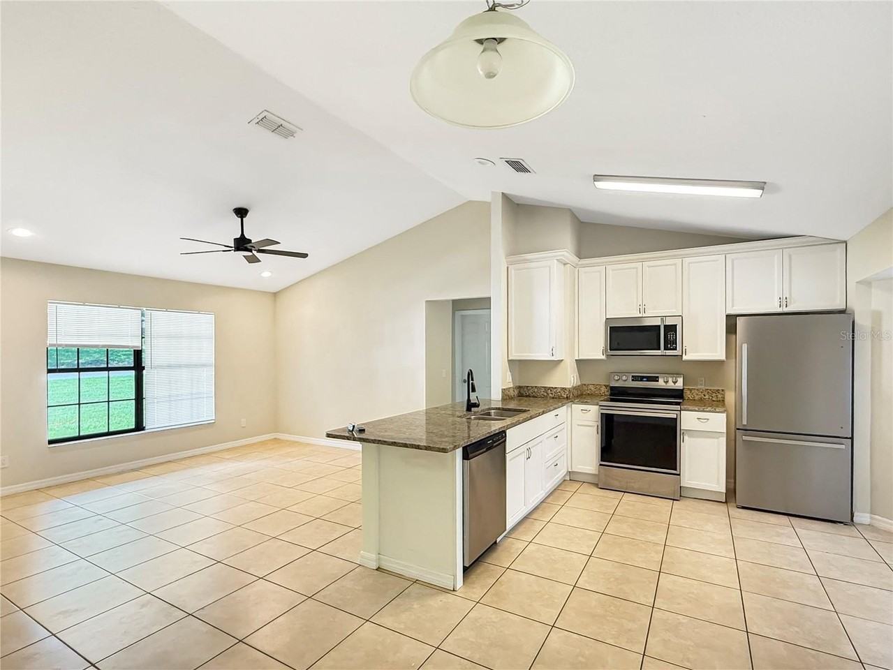 1340 4th St - Photo 4 of 19