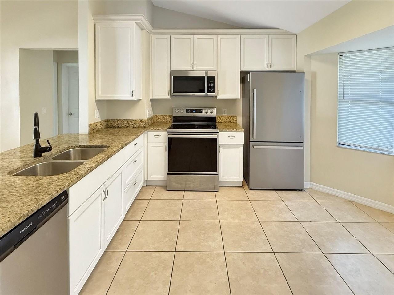 1340 4th St - Photo 3 of 19