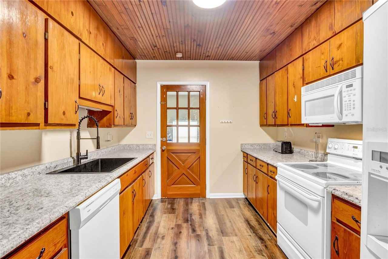 1840 Highland Park Rd - Photo 3 of 22