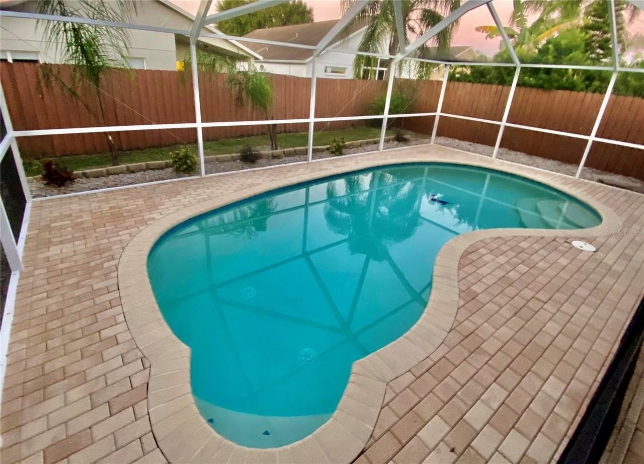 22815 Richardson Ln - Photo 2 of 25