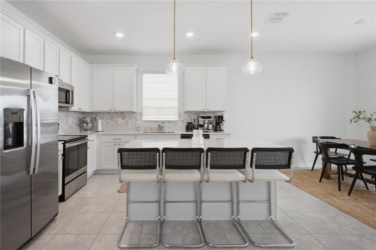 2138 Merrybells Dr - Photo 4 of 33