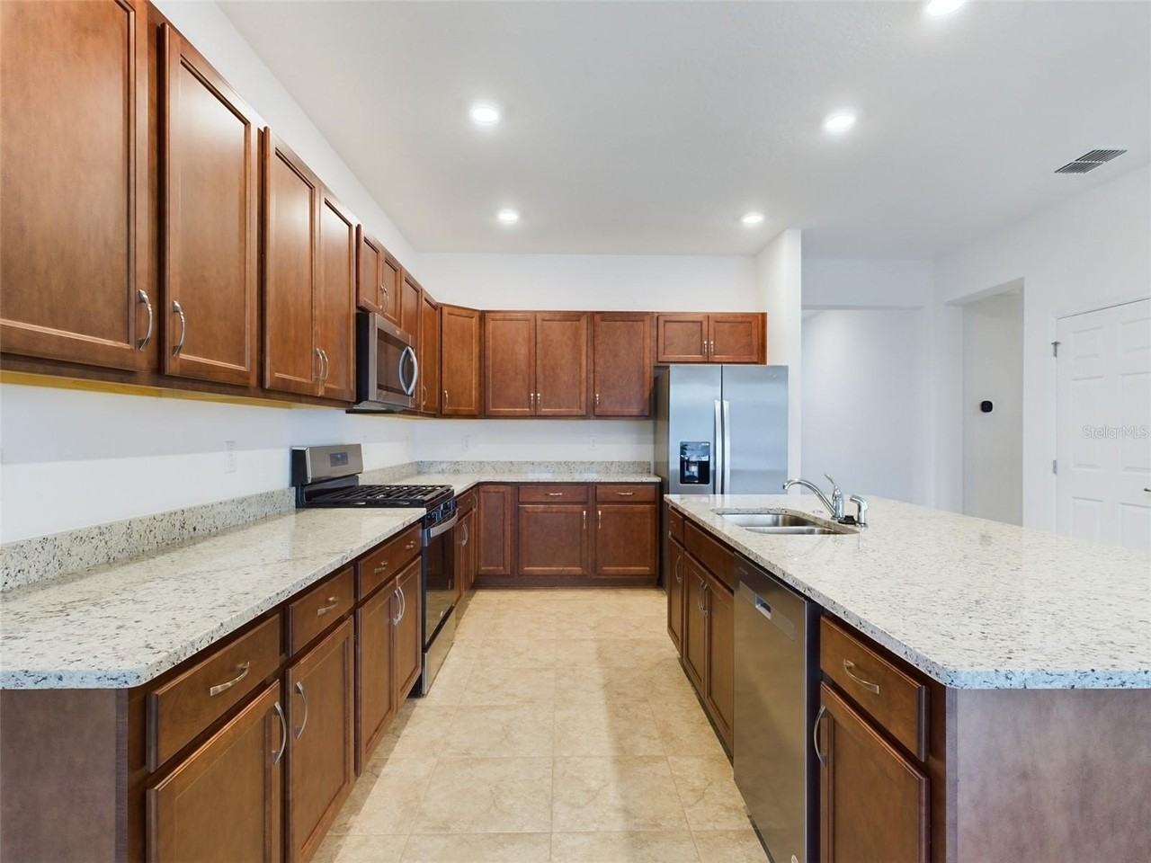 7707 Sw 58th Pl - Photo 7 of 26