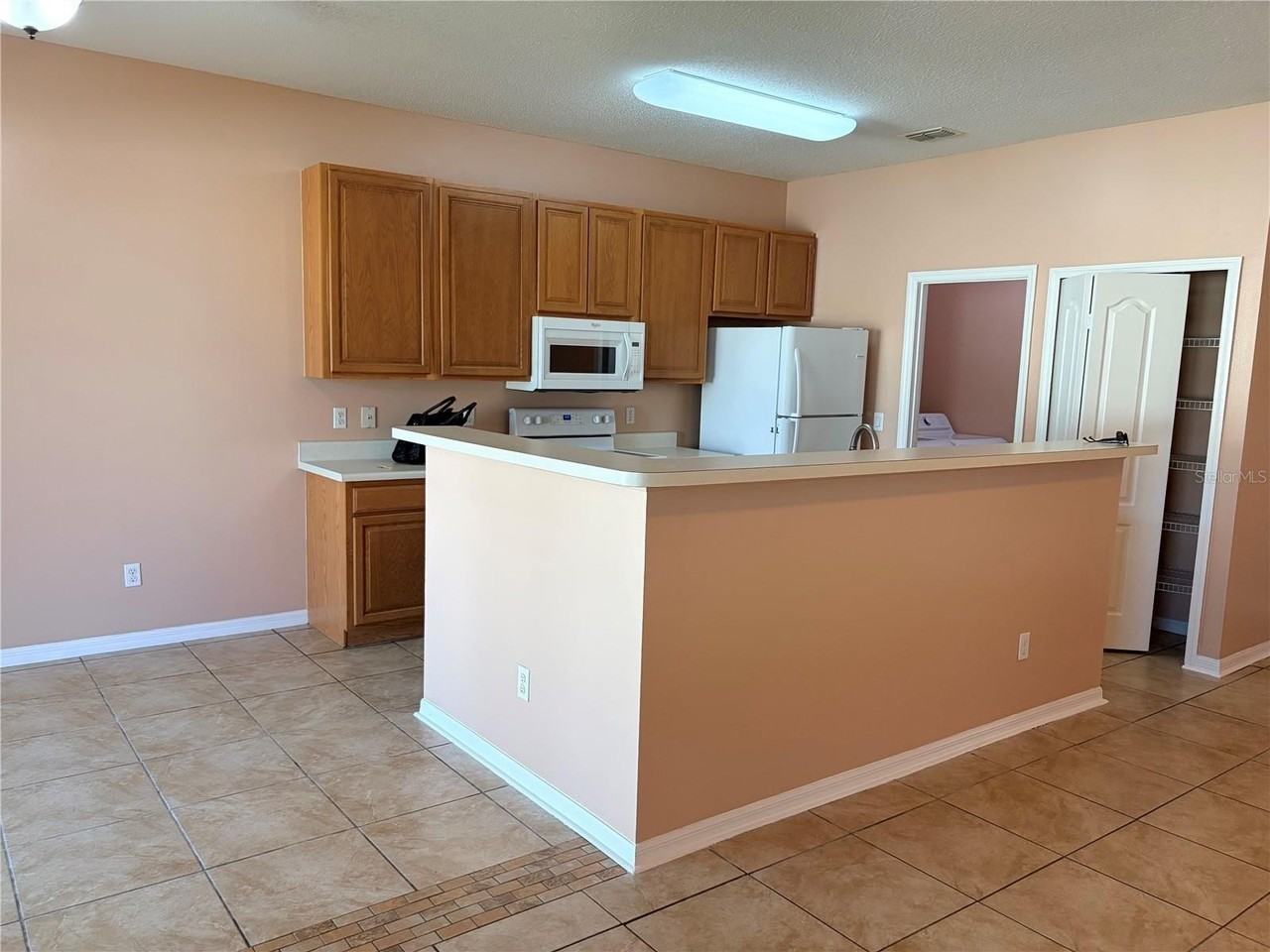 619 Kermarah Ave - Photo 3 of 15