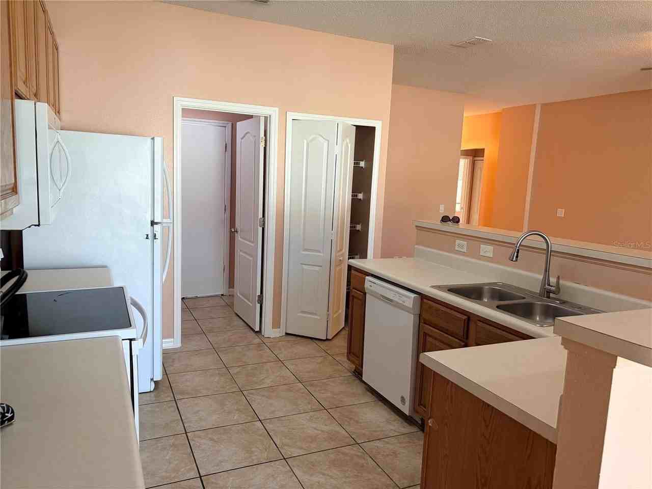 619 Kermarah Ave - Photo 4 of 15