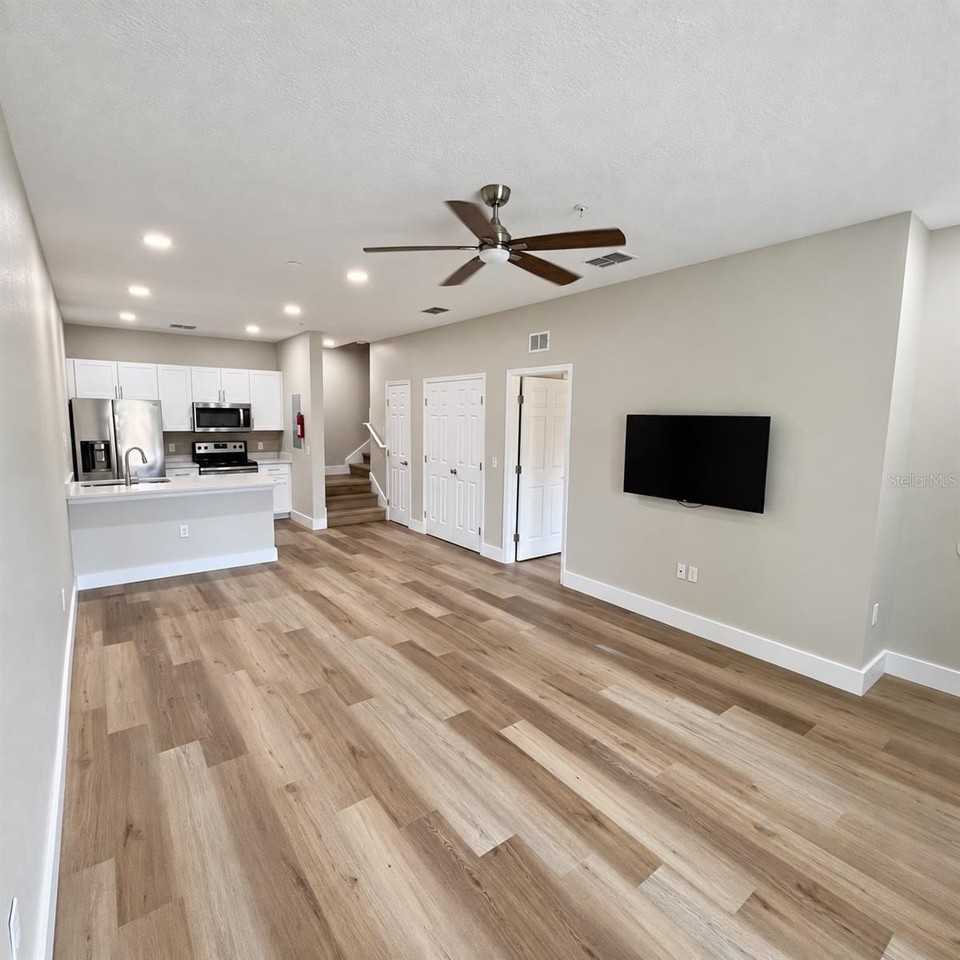 8921 Shine Dr - Photo 2 of 35