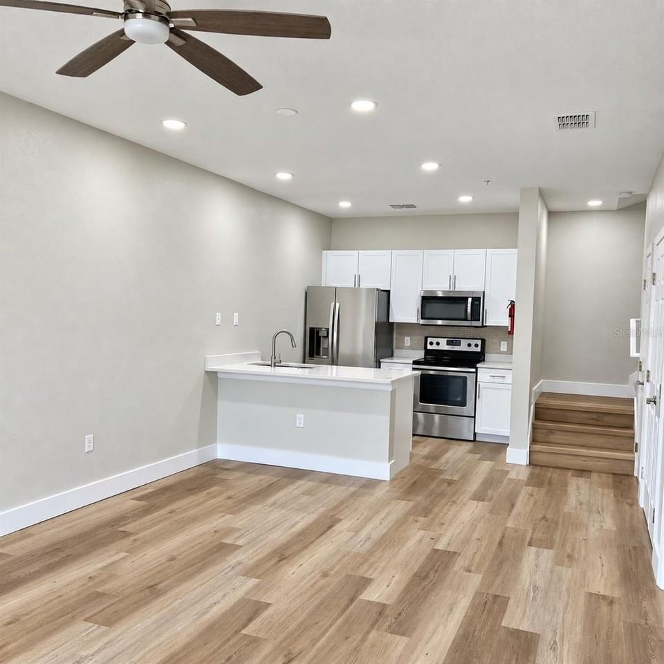 8921 Shine Dr - Photo 5 of 35