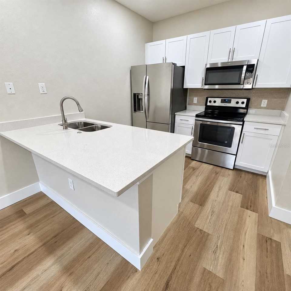 8921 Shine Dr - Photo 7 of 35