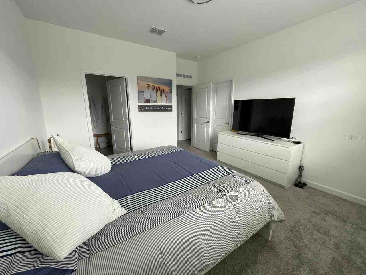 3092 Addison Blvd - Photo 4 of 28