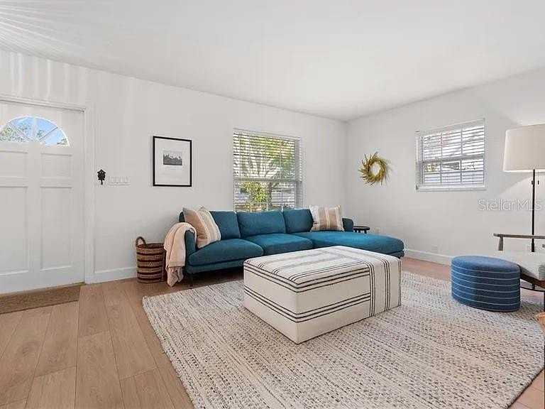 8067 123rd St - Photo 6 of 45