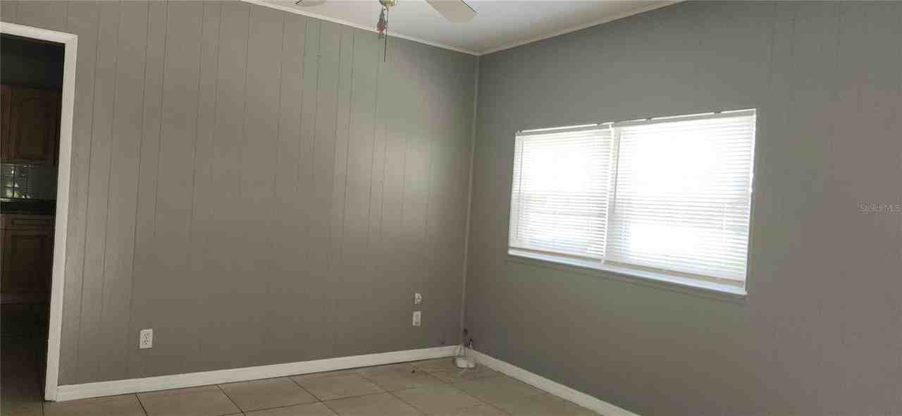 6401 N 49th St - Photo 4 of 9