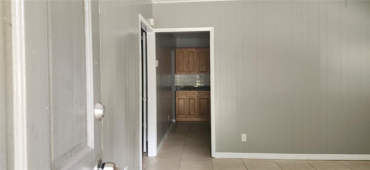 6401 N 49th St - Photo 5 of 9