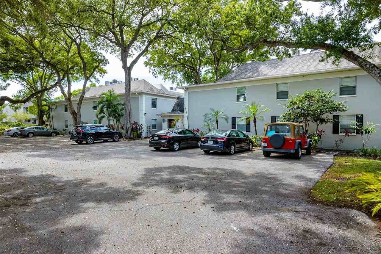 5221 Bayshore Blvd #31 - Photo 3 of 38