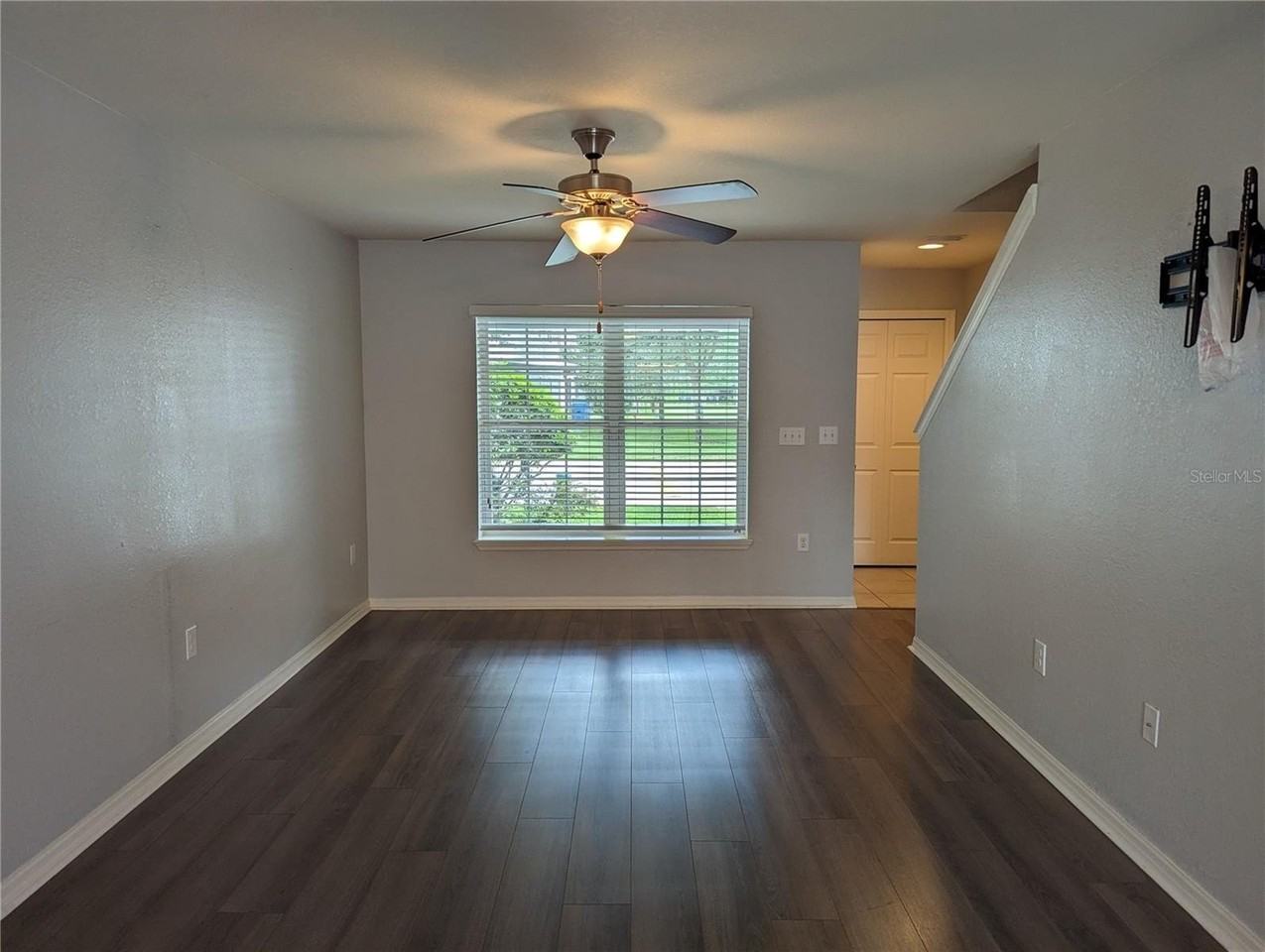 219 Woodknoll Pl - Photo 2 of 17
