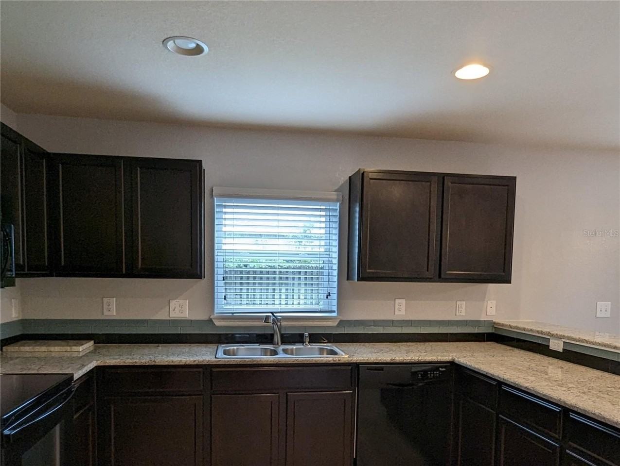 219 Woodknoll Pl - Photo 5 of 17