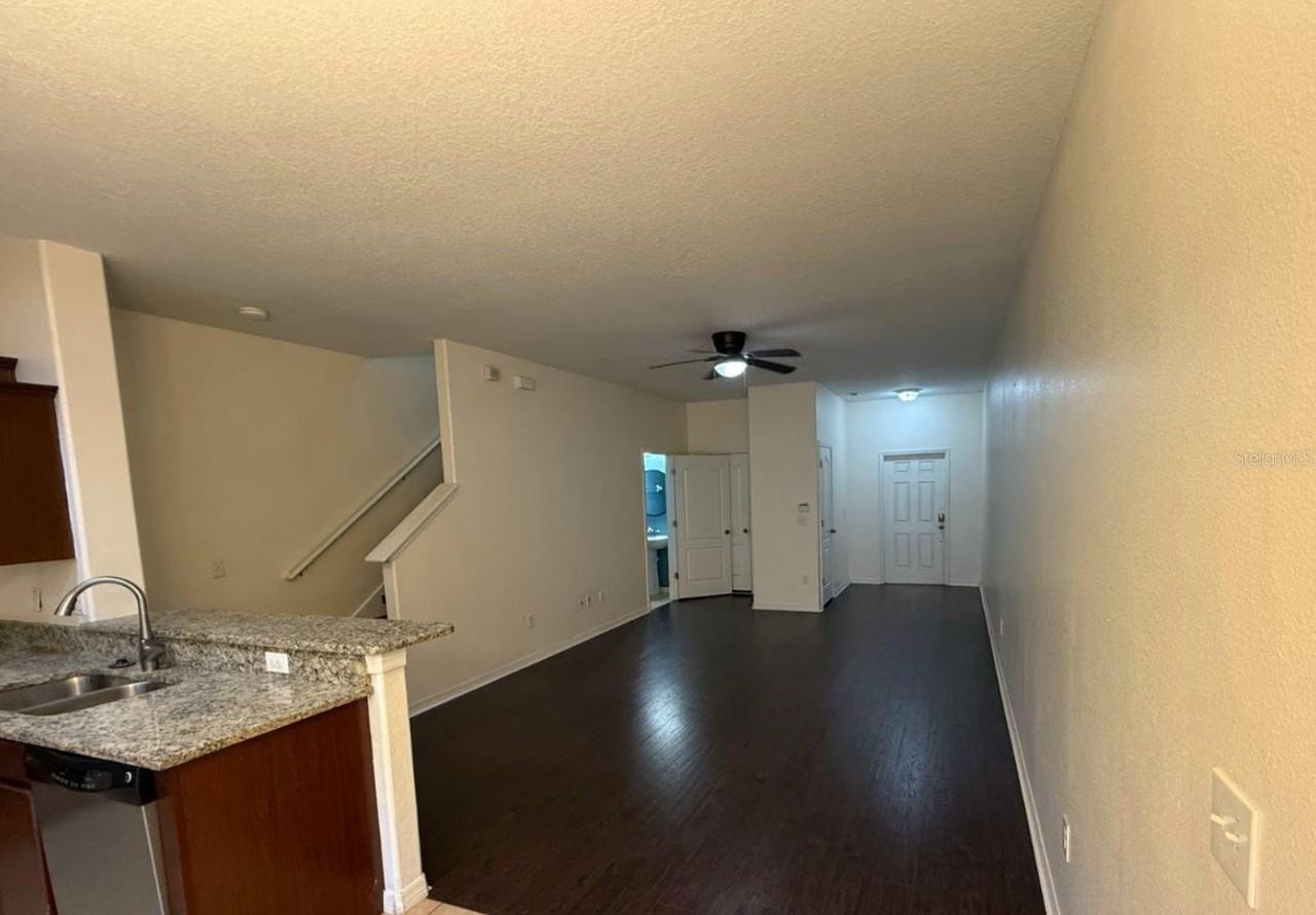 2807 Lantern Hill Ave - Photo 4 of 20