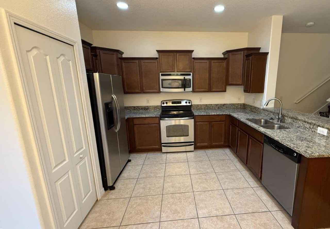 2807 Lantern Hill Ave - Photo 6 of 20