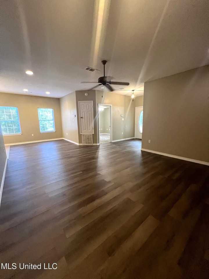 12338 Windward Dr - Photo 6 of 20
