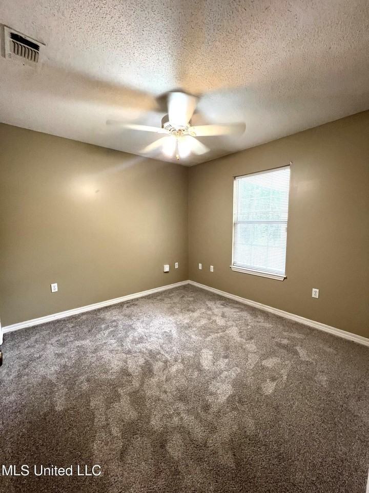 12338 Windward Dr - Photo 7 of 20