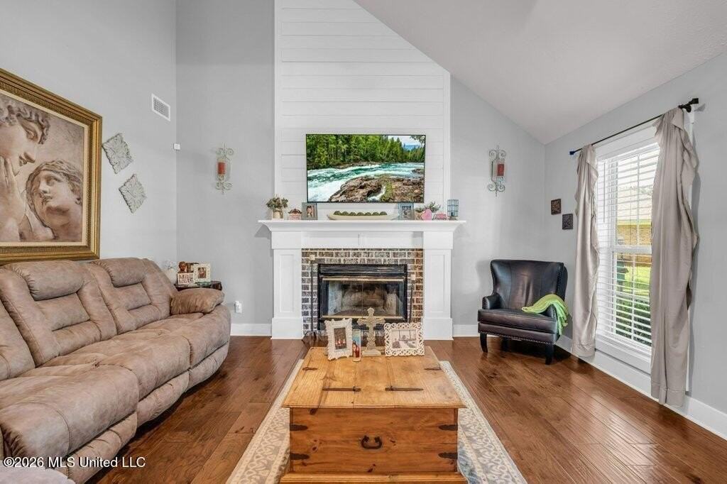108 Countryside Ln - Photo 5 of 34