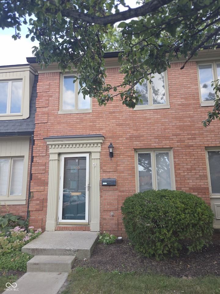1155 Canterbury Sq S