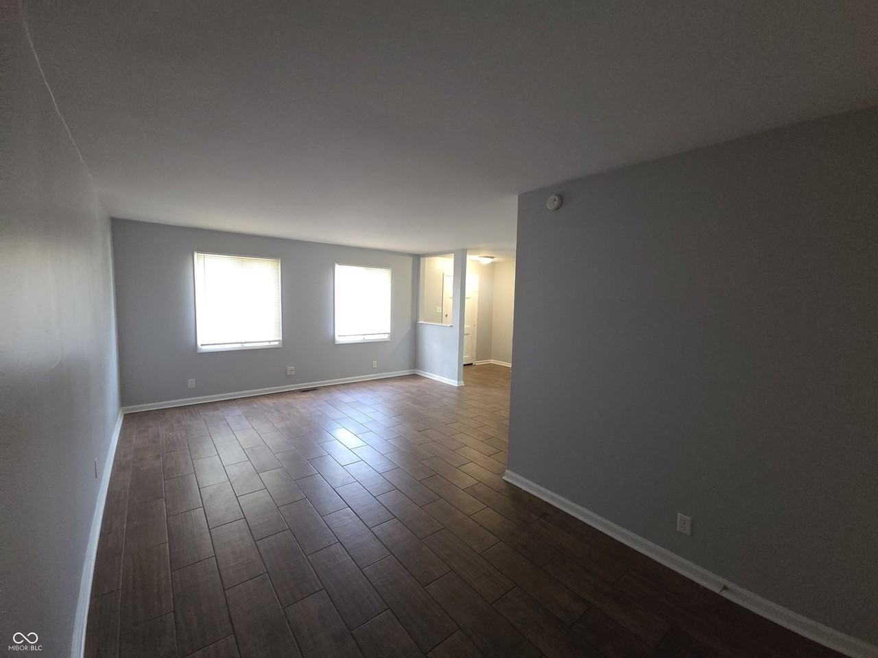 1155 Canterbury Sq S - Photo 5 of 23