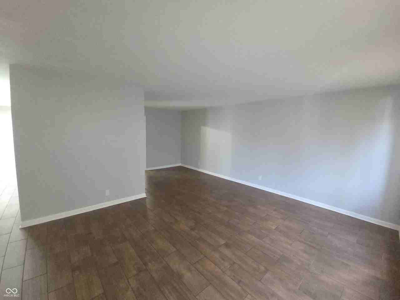 1155 Canterbury Sq S - Photo 6 of 23