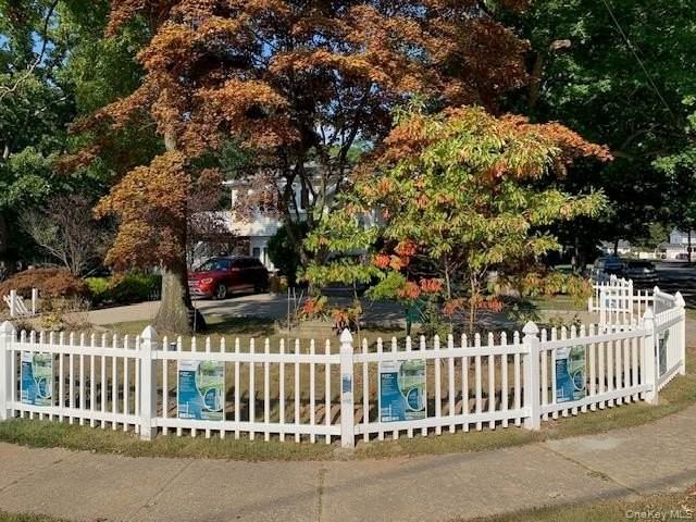 1093 Round Swamp Rd - Photo 2 of 7