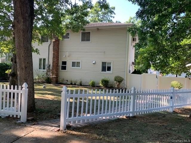 1093 Round Swamp Rd - Photo 7 of 7
