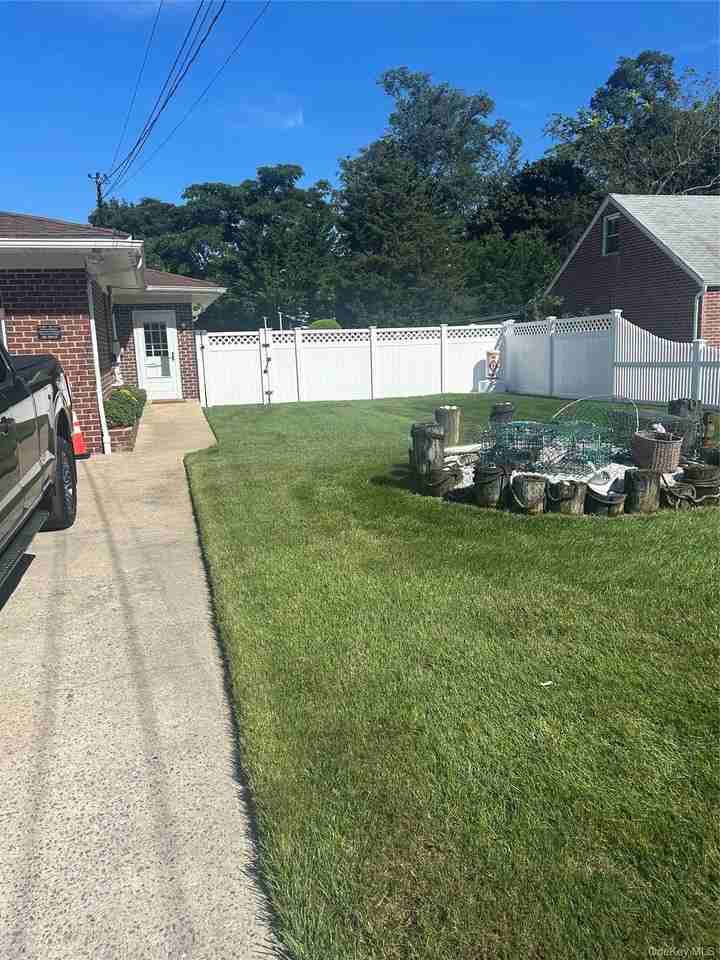 50 Willow Ln - Photo 2 of 12