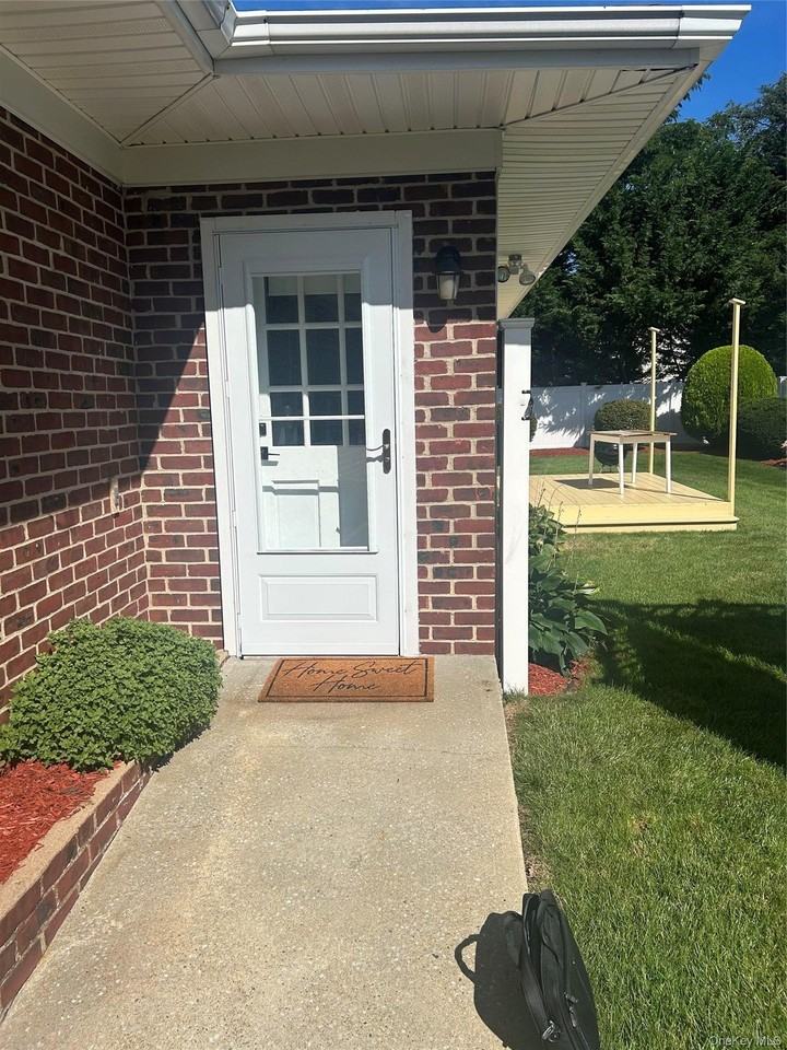 50 Willow Ln - Photo 3 of 12
