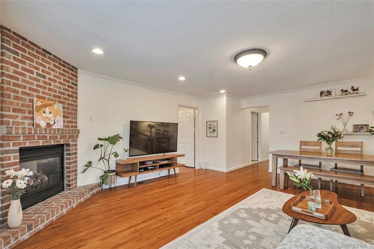 119 Montgomery Ave #B - Photo 3 of 12