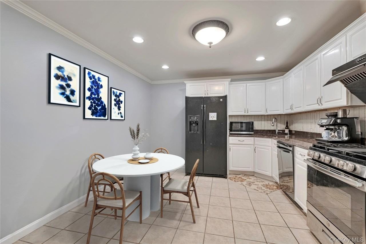 119 Montgomery Ave #B - Photo 4 of 12