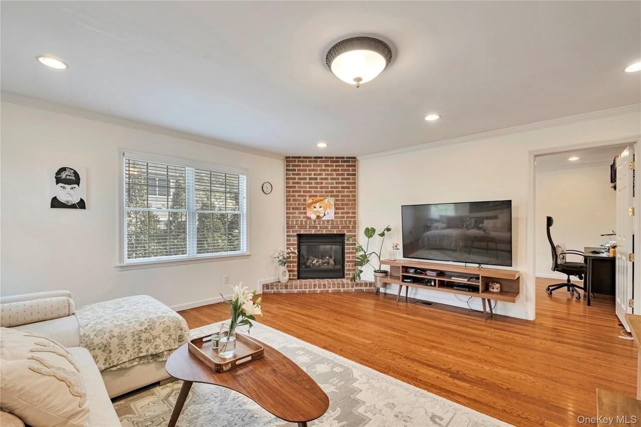 119 Montgomery Ave #B - Photo 7 of 12