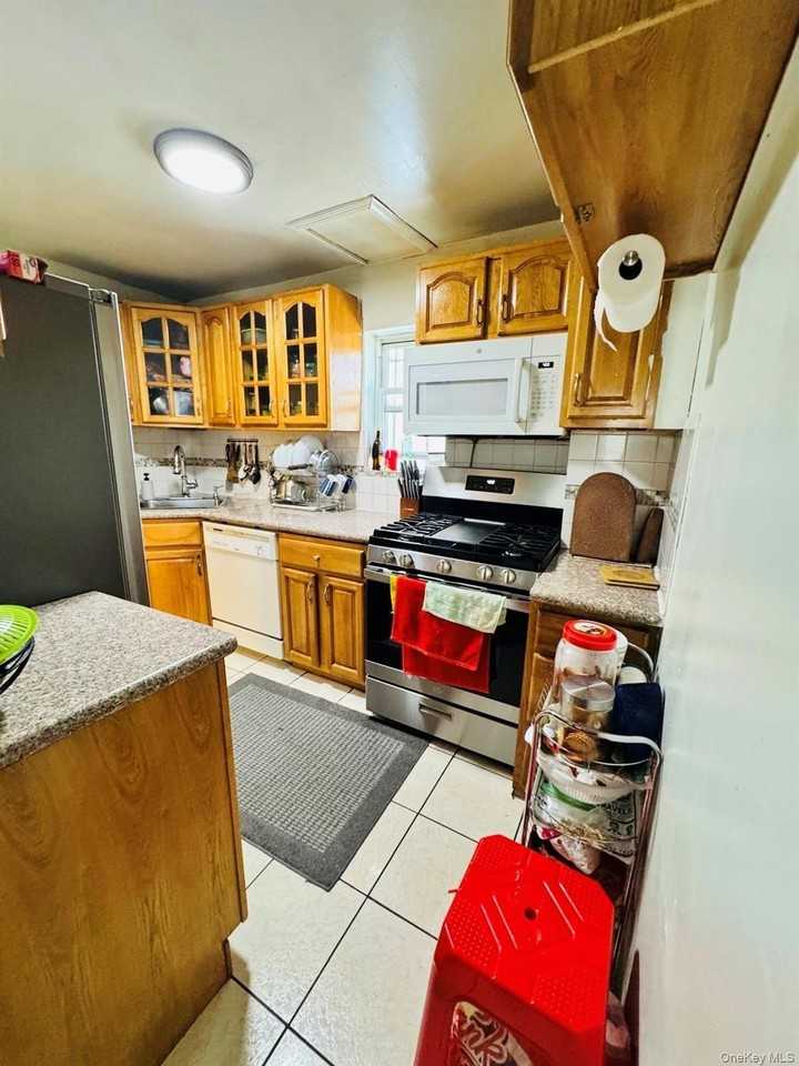 19214 109th Ave #1stFL - Photo 2 of 9