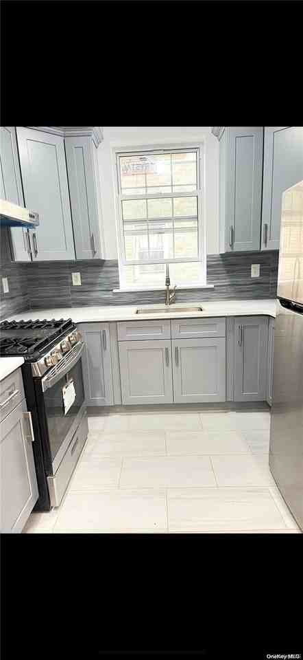 3426 75th St #2R - Photo 4 of 9