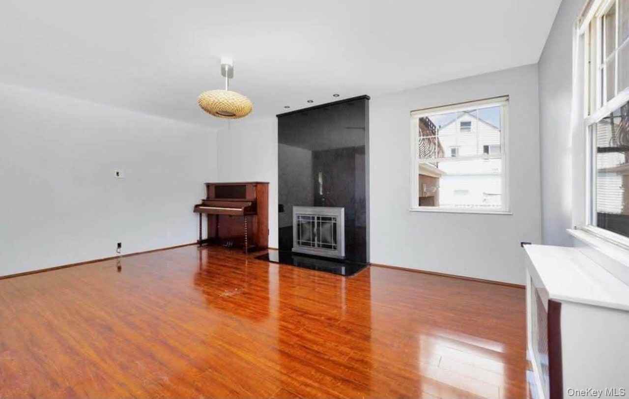 220 N Corona Ave #1 - Photo 3 of 19
